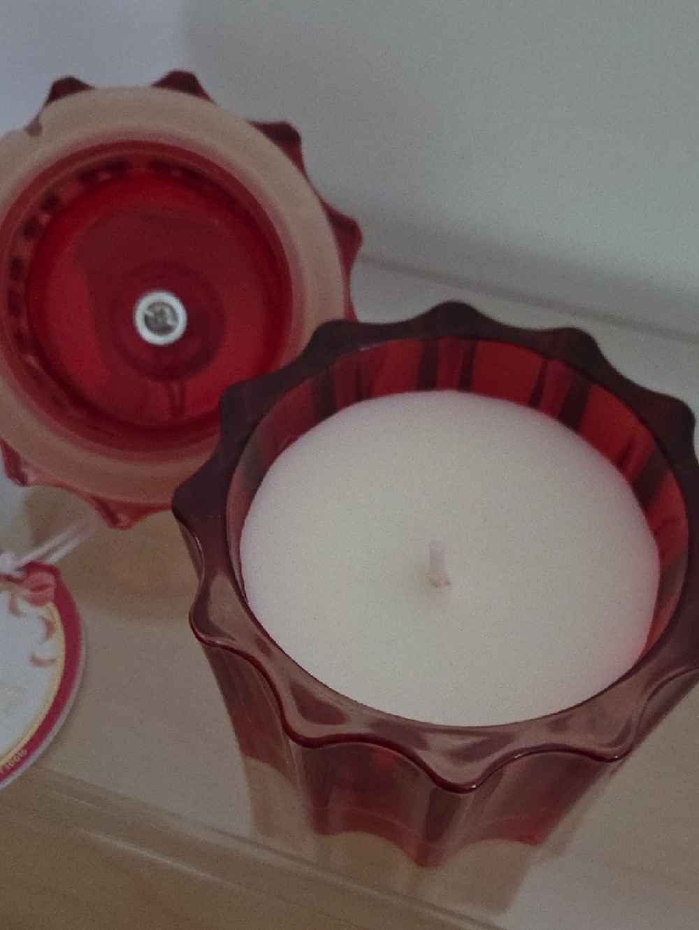 Enchanté Red Apple Glass Candle Jar Soy Blend...beautiful Design - Picture 5 of 5